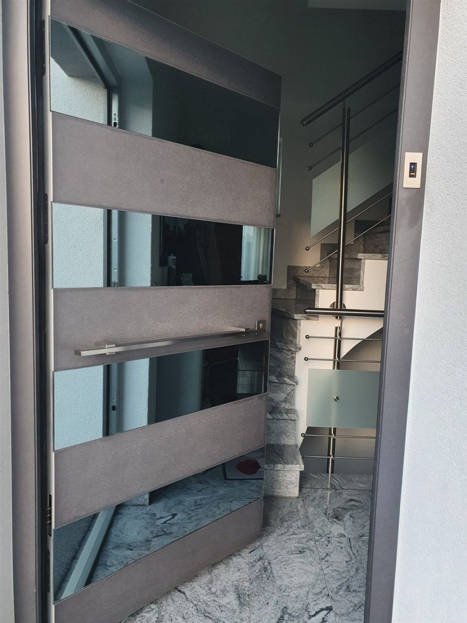 Eingang Mehrfamilienhaus Meckenbeuren